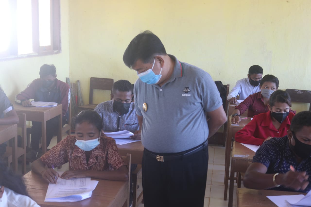 Wabub Kupang Jerry Manafe Pantau Langsung Seleksi Perangkat Desa di Amfoang