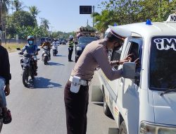 Respon Cepat Sat Lantas Polres Kupang Urai Kemacetan di Gerbang Satu