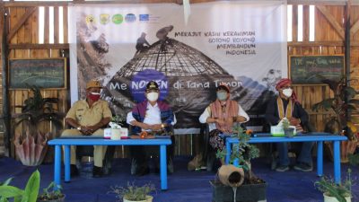 Bupati Kupang Korinus Masneno Ikut Me Noken di Tanah Timor.