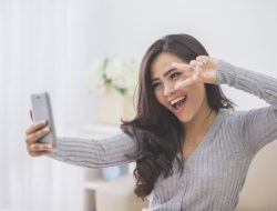 Peneliti : Orang yang Doyan Selfie Mengidap Penyakit Selfitis