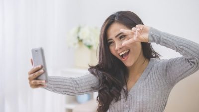 Peneliti : Orang yang Doyan Selfie Mengidap Penyakit Selfitis
