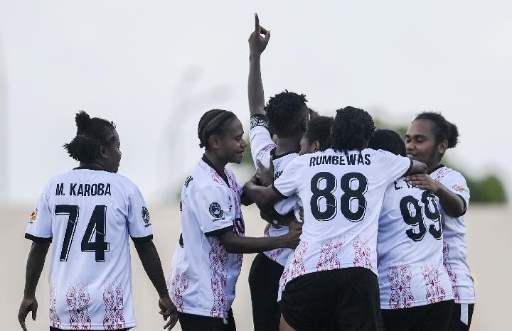 Tim Sepak Bola Putri Sabet Emas PON XX Papua.