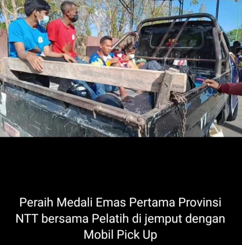 Peraih Medali Emas NTT PON XX Papua  Dijemput Pakai Mobil Pick Up.