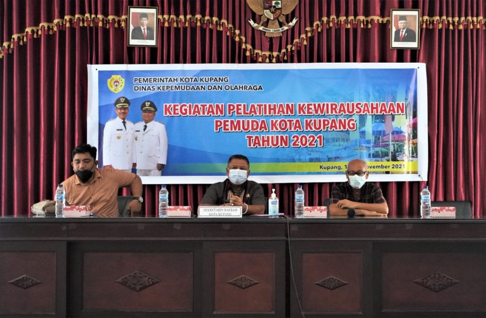 Foto. Sekretaris Daerah Kota Kupang, Fahrensy Priestley Funay, SE, M.Si. Buka kegiatan Pelatihan Kewirausahaan bagi Pemuda Kota Kupang Tahun 2021.