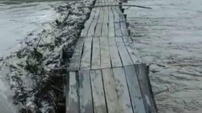Diterjang Banjir, Jembatan Penyebrangan Termanu Putus