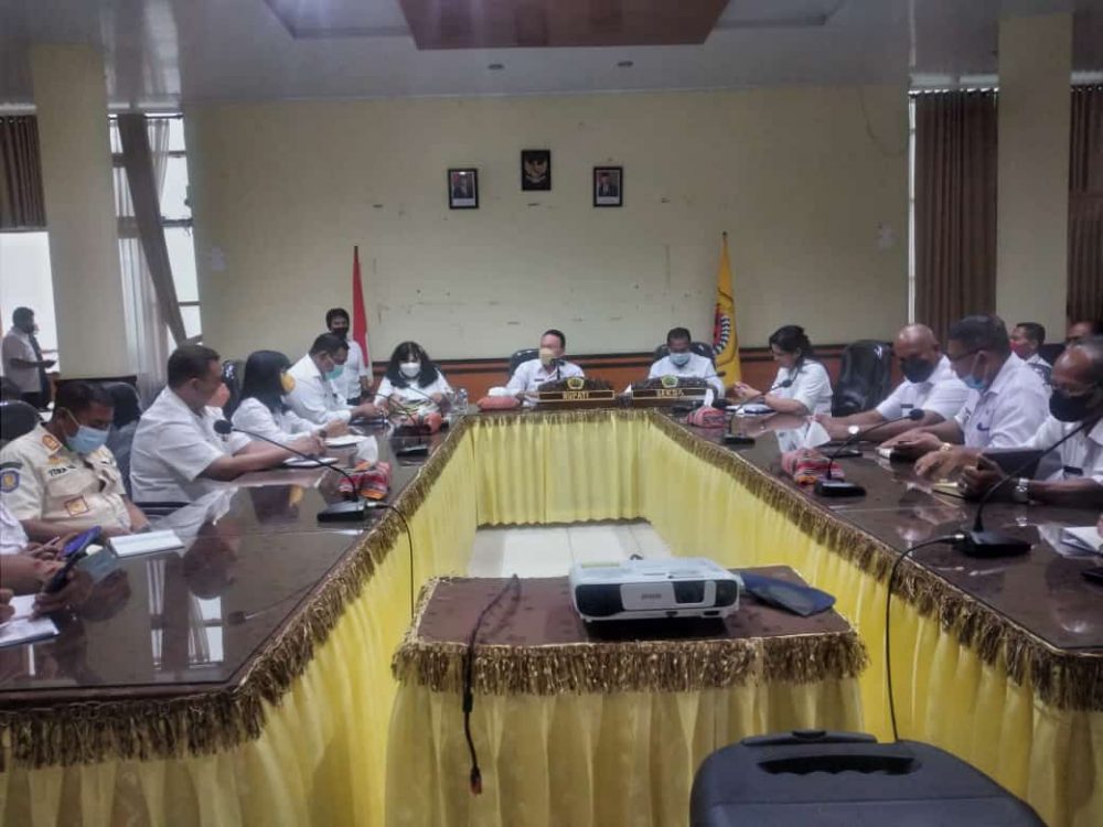 Foto. Bupati Kupang Korinus Masneno Pimpin rapat kordinasi Camat.