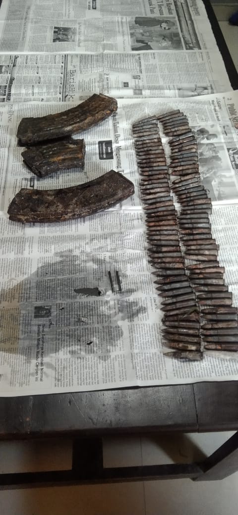 Foto. Magazine dan peluru yang ditemukan warga Tuapukan.