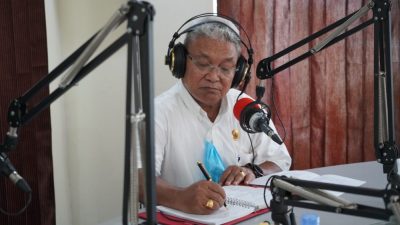 Foto. Wakil Wali Kota Kupang dr. Hermanus Man menjadi nara sumber dalam dialog yang digelar RRI Kupang.