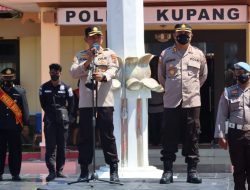 Resmi Berganti, AKBP Aldinan Manurung Serahkan Tongkat Komando Kapolres Kupang ke AKBP FX Irwan Arianto