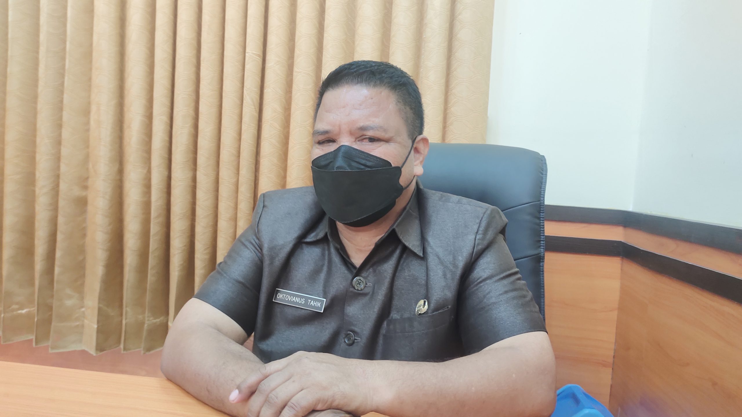 Foto. Kepala Badan Pendapatan Daerah Kabupaten Kupang Okto Tahik.
