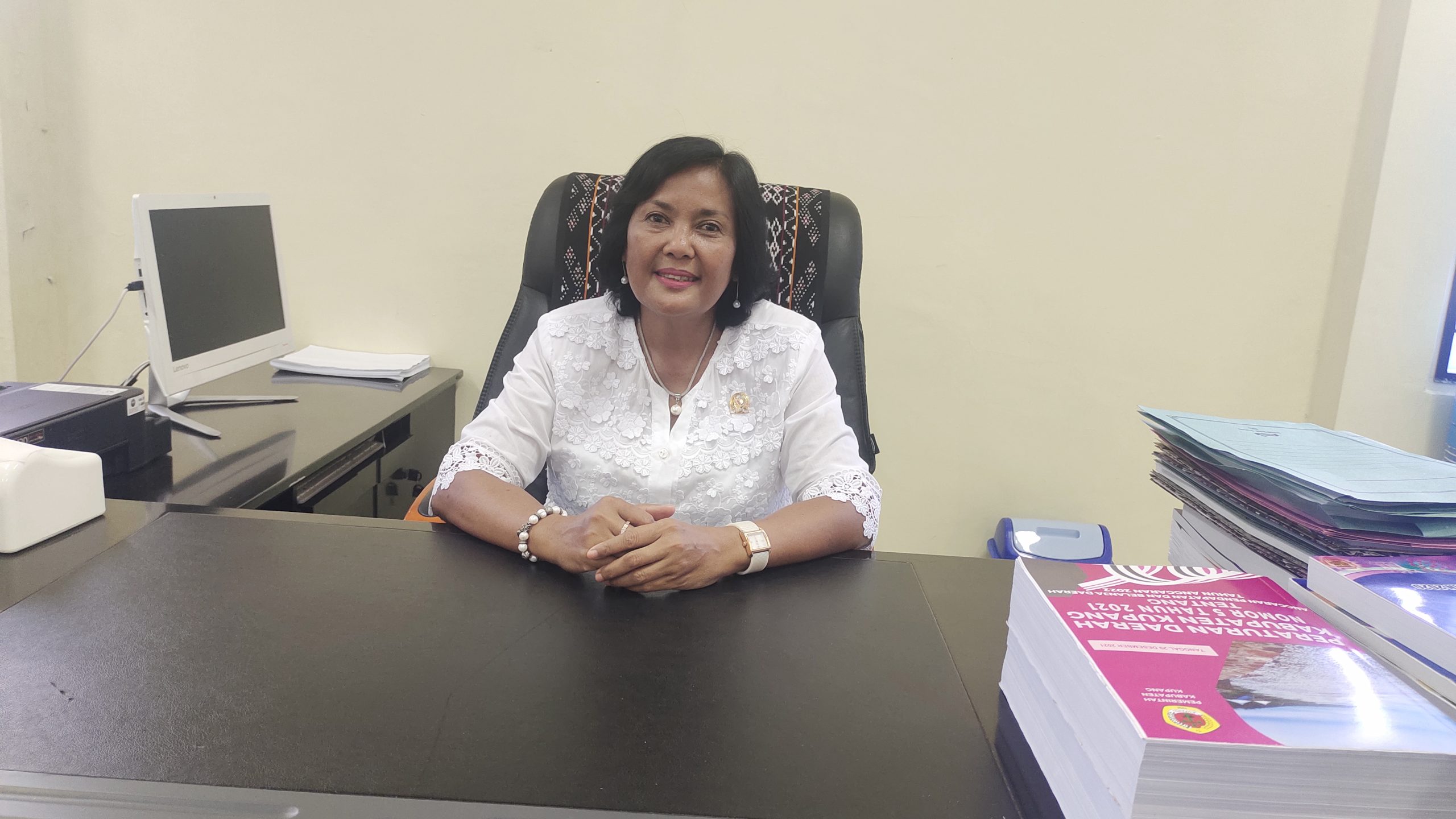 Foto. Wakil ketua DPRD Kabupaten Kupang Sofia Malelak - De Haan.