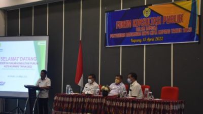 Foto. Sekretaris Daerah Kota Kupang, Fahrensy P. Funay, SE,M.Si membuka forum konsultasi publik penyusunan rancangan (RKPD) tahun 2023.