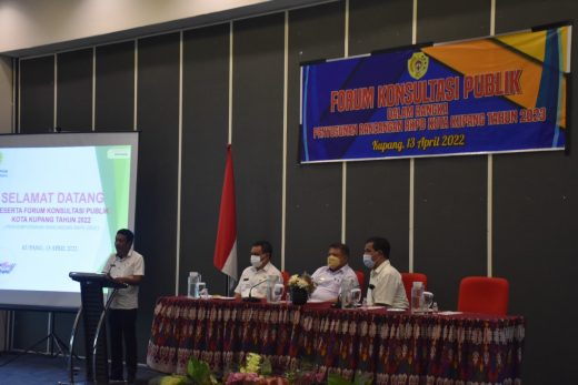 Foto. Sekretaris Daerah Kota Kupang, Fahrensy P. Funay, SE,M.Si membuka forum konsultasi publik penyusunan rancangan (RKPD) tahun 2023.