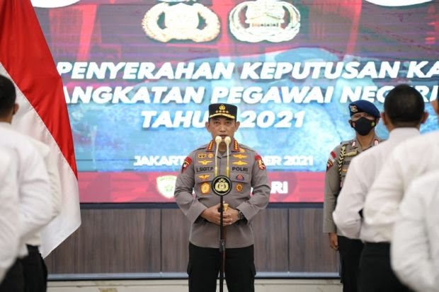 Foto. Kapolri Jenderal Pol Listyo Sigit Prabowo merotasi sejumlah pejabat penting di Polda NTT.
