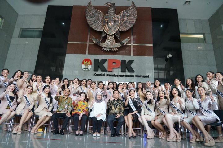 Foto. 45, Finalis Putri Indonesi mendapakan pembekalan dari KPK.
