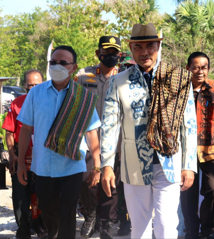 Foto. Gubernur NTT Viktor Bungtilu Laiskodat dan Bupati Kupang Korinus Masneno hadiri acara halal bihalal di kampung toleransi Naibonat.