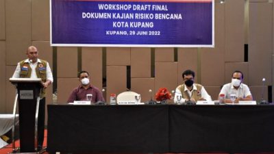 Foto. Kepala BPBD Kota Kupang, Ernest S. Ludji, S.STP, M.Si., saat membuka Workshop Draft Final Kajian Risiko Bencana Kota Kupang. ( Foto Humas Kota Kupang).