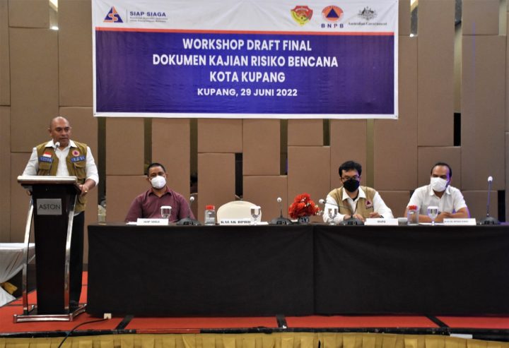 Foto. Kepala BPBD Kota Kupang, Ernest S. Ludji, S.STP, M.Si., saat membuka Workshop Draft Final Kajian Risiko Bencana Kota Kupang. ( Foto Humas Kota Kupang).