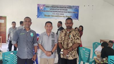 Foto. Kepala Desa Manusak Arthur Ximenes dan Ketua STIKES Maranatha Kupang Stefanus Kiik.