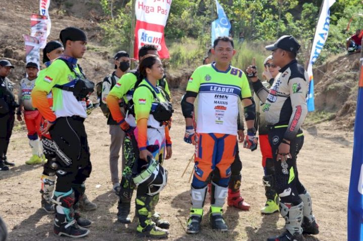Foto. Kaolres Kupang AKBP FX Irwan Arianto S.I.K M.H, menurunkan  46 raiders berlaga di event adventure Polres Belu.( Foto Humas Polres Kupang).