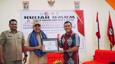 Sukseskan Implementasi SPBE, Walikota Kupang Terima Penghargaan dari STIKOM Uyelindo
