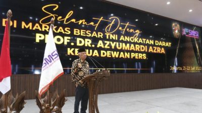 Foto. Ketua Dewan Pers Prof Dr Azyumardi Azra saat bicara di depan para pimpinan Serikat Media Siber Indonesia (SMSI).