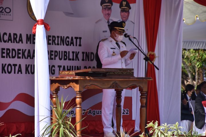 Foto. Wakil Wali Kota Kupang Dr. Jefirstson R. Riwu Kore, saat membacakan pidato HUT RI ke 77.