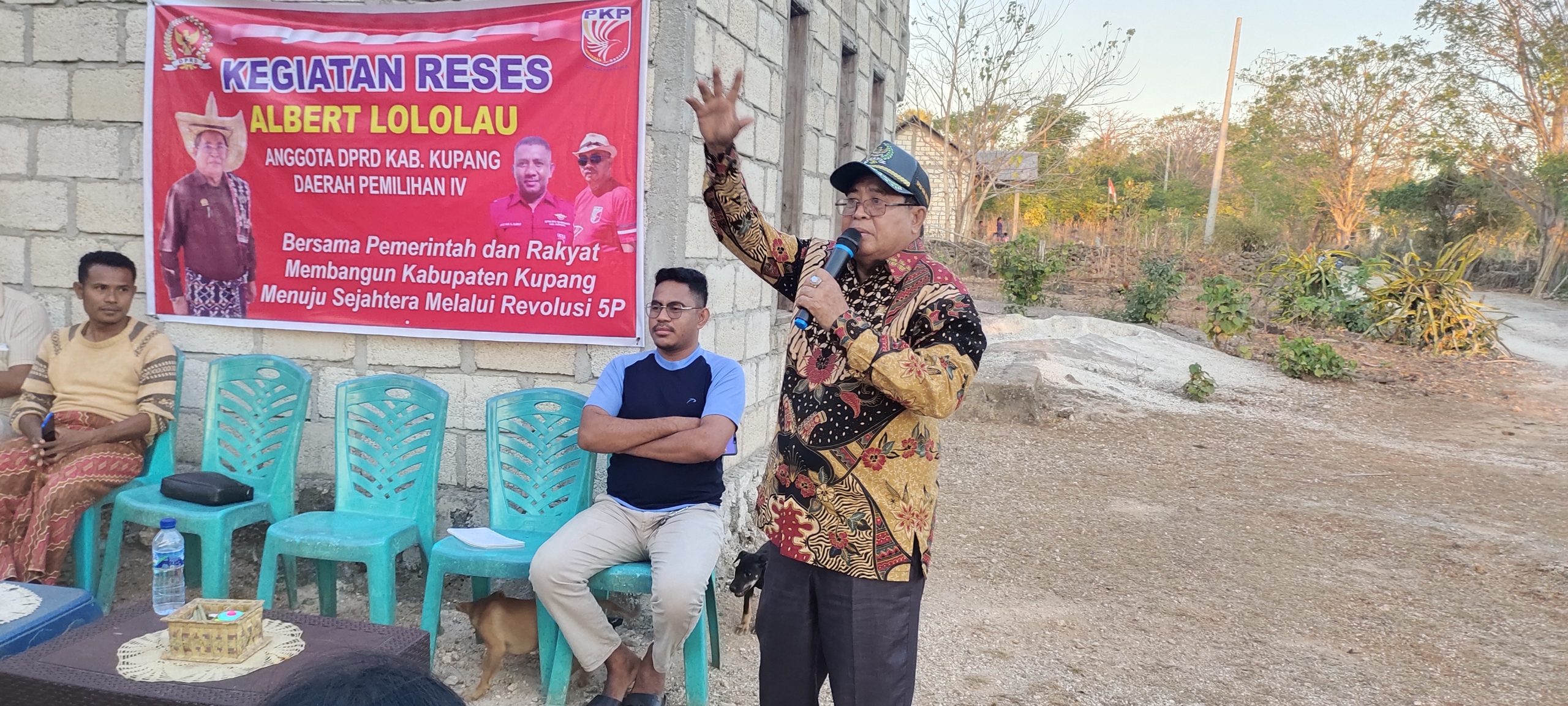 Foto. Serap aspirasi masyarakat, Anggota DPRD Kabupaten Kupang Dapil IV Albert Lololau, melakukan reses di Desa Oenaek, Kecamatan Kupang Barat.