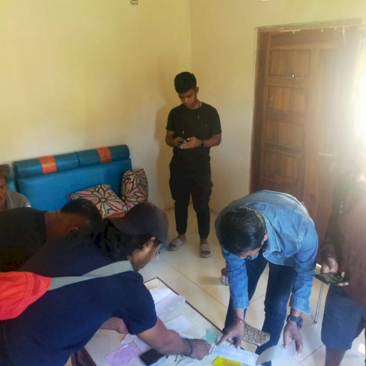Foto. Satuan Reskrim Polres Kupang berhasil mengamankan pelaku dan barang bukti penjulan judi kupon putih di Kecamatan Taebenu.