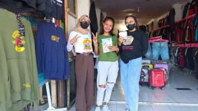 Sejumlah PKL di Depan RS Siloam Serahkan Dukungan KTP untuk Jeriko