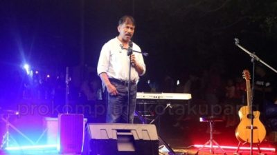 Foto. Penjabat Wali Kota Kupang, George Melkianus Hadjoh, SH, saat membuka kegiatan Panggung Hiburan Rakyat di taman nostalgia.