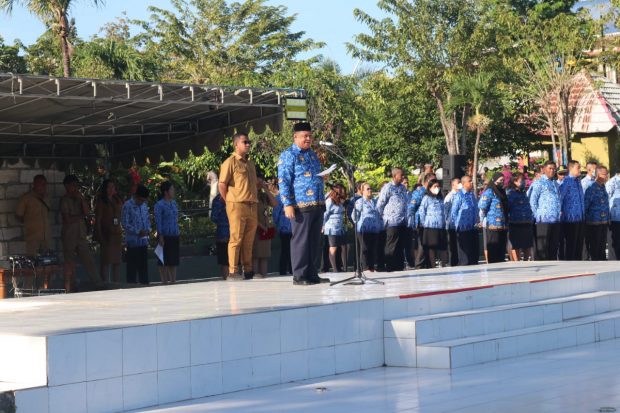 Foto. Sekretaris Daerah Kota Kupang, Fahrensy P. Funay, S.E., M.Si, memimpin Apel Kesadaran Korps Pegawai Republik Indonesia (KORPRI) lingkup Pemerintah Kota.