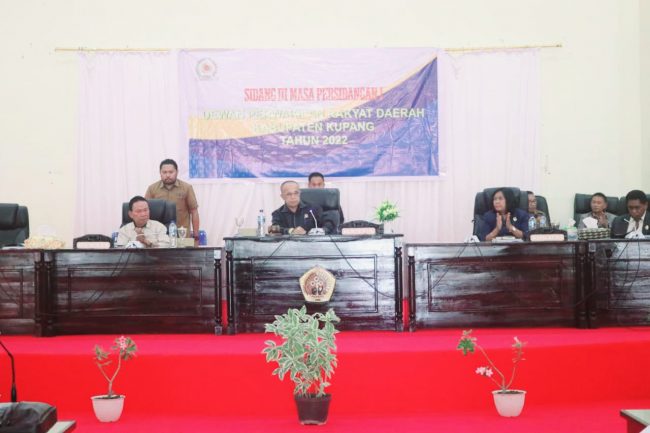 Foto. Bupati Kupang Korinus Masneno, menghadiri pembukaan sidang III persidangan I DPRD Tahun 2022.