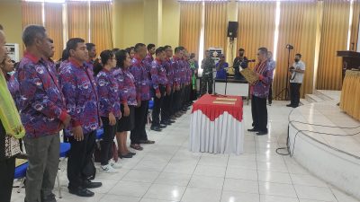 Foto. Sekertaris 1 Pengurus Daerah Persatuan Perangkat Desa Indonesia ( PPDI) Pusat, Fathur Rofiq, secara resmi melantik 27 anggota PPDI Kabupaten Kupang.