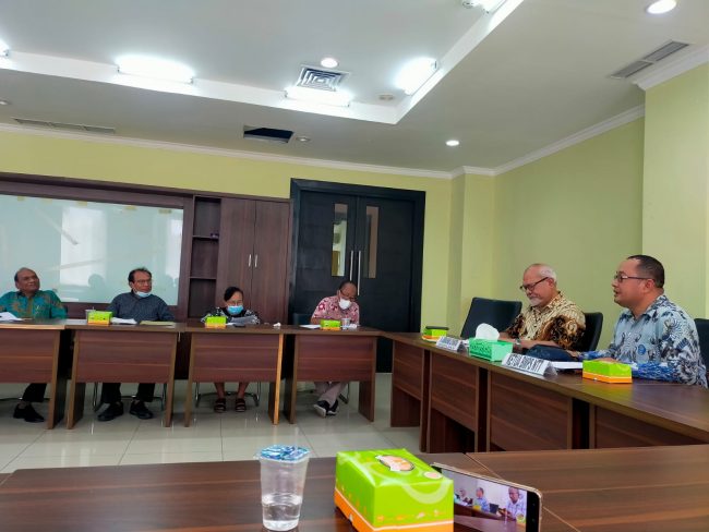 Foto. Badan Musyawarah Perguruan Swasta (BMPS) Nusa Tenggara Timur (NTT), memaparkan permasalahan yang diderita sekolah-sekolah swasta kepada Senator Paul Liyanto.