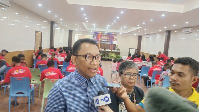 Foto. Anggota Komisi IV DPR-RI asal NTT, Yohanis Fransiskus Lema, S.Ip., M.Si saat usai memberikan Bimtek "Manajemen Pemeliharaan dan Ekonomi Ternak Sapi". Kepada petani dan peternak di Desa Noelbaki, Kecamatan Kupang Tengah, Kabupaten Kupang, Provinsi NTT, Rabu (19/10/2022).