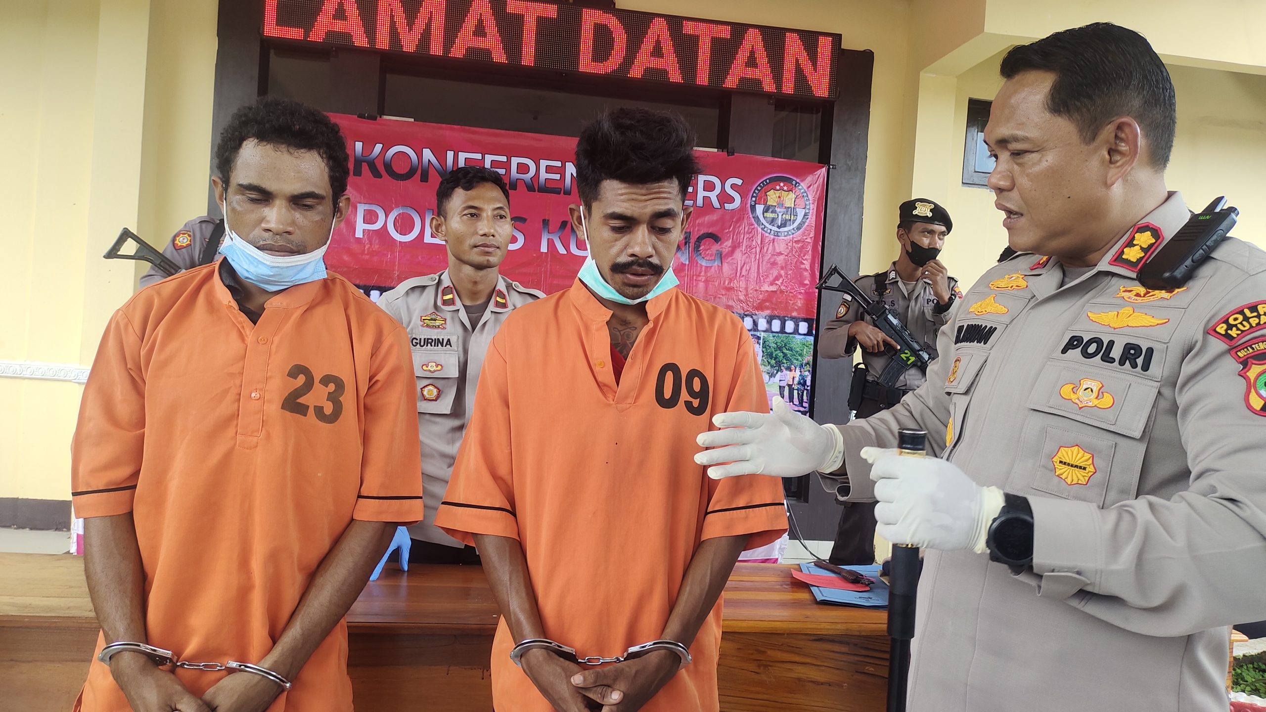 Kerja keras anggota Buser Reskrim Polres Kupang patut diacungi jempol. Pasalnya,  dua pelaku rudapaksa terhadap anak dibawah umur  sempat buron sejak Januari 2022 lalu berhasil diringkus.