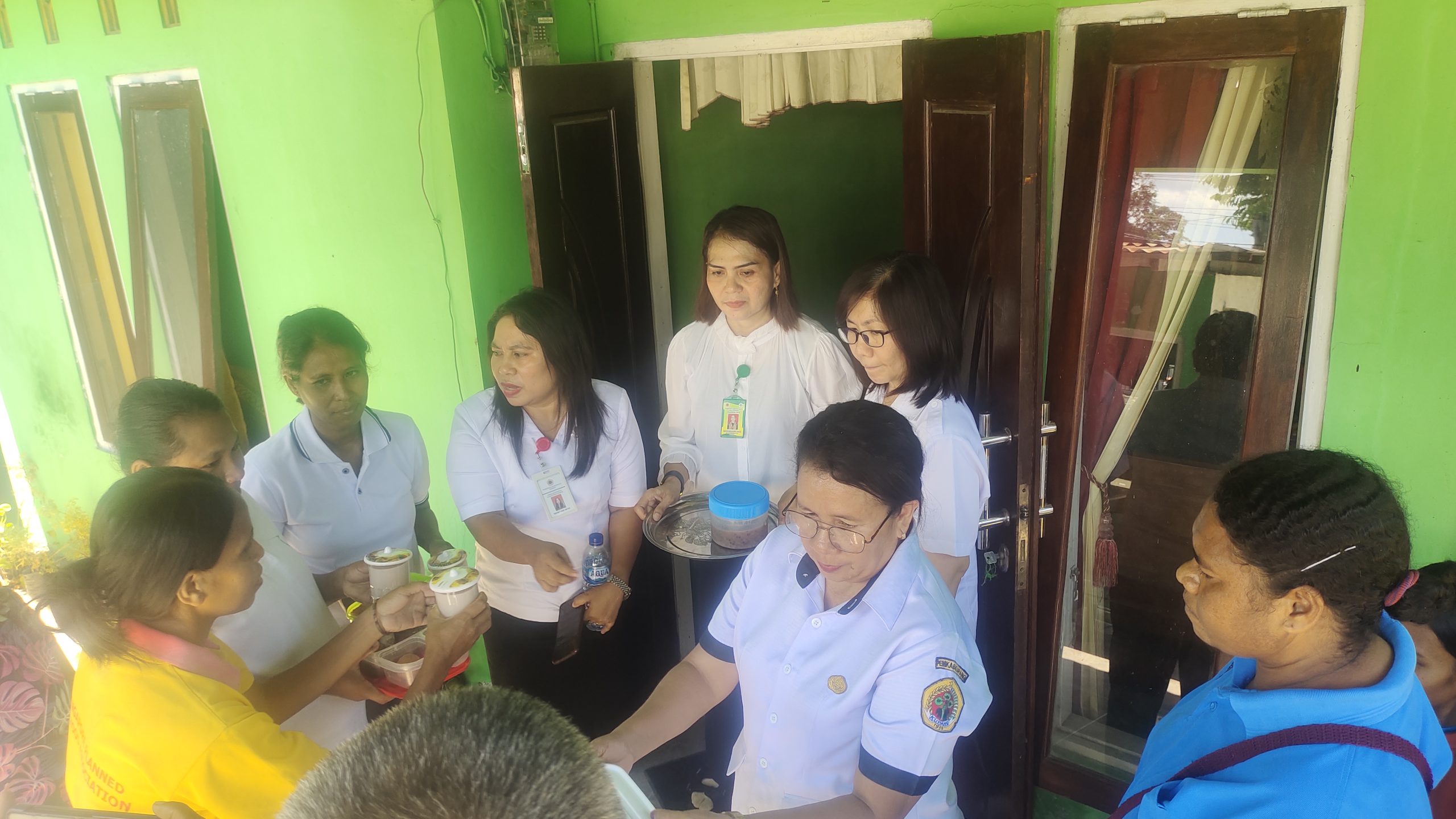Dinas Kesehatan Kabupaten Kupang, Nusa Tenggara Timur memperkuat pemberian makanan tambahan (PMT) bagi ibu hamil yang mengalami Kekurangan Energi Kronis (KEK) dan Balita  untuk mencegah stunting.