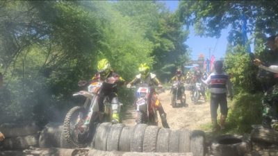 Kapolres Kupang AKBP. FX Irwan Arianto, SIK., MH., memimpin Tim Bhayangkara Trail Adventure (BTA) Polres Kupang, meramaikan event Komodo Trail Adventure yang di gelar oleh Brigade Infanteri (Brigif) 21 Komodo Kupang, Sabtu ( 03/12/2022).