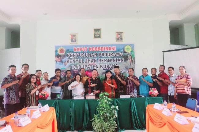 Foto. Bupati Kupang Korinus Masneno, PPL Garda Terdepan Membangun Pertanian di Kabupaten Kupang