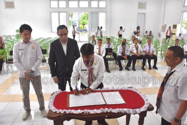 Pemerintah Kota Kupang menandatangani kesepakatan kerja sama dengan PT Panah Perak Megasarana terkait Pembangunan Sea Water Reverse Osmosis (SWRO) Sistem Penyediaan Air Minum (SPAM) dan Infrastruktur Pipanisasi di Kota Kupang.