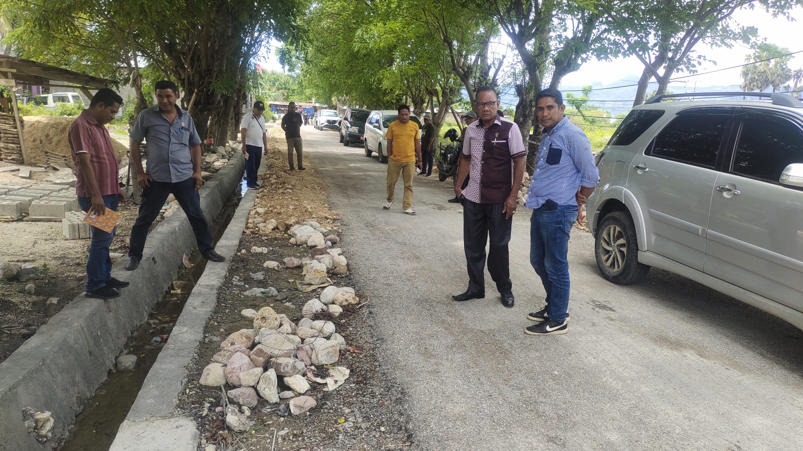 Sejumlah Anggota Komisi III DPRD Kabupaten Kupang berang, setelah melihat hasil pekerjaan ruas jalan Kolidoki, Kecamatan Kupang Timur, Kabupaten Kupang.
