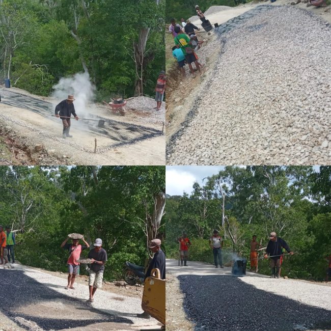 Progres Dianggap Lambat, Dewan Sorot Kontraktor Pekerjaan Jalan Fatumetan - Oh'eam 2 Foto. Capaian hasil pekerjaan Lapis Penetrasi Macadam (Lapen) versi kuasa Direktur PT Agung Wijaksana.