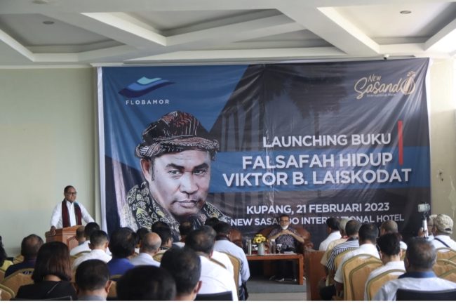 Foto. Wakil Gubernur Nusa Tenggara Timur, Josef Adreanus Nae Soi, saat  memberi sambutan dan meluncurkan dengan resmi Buku 