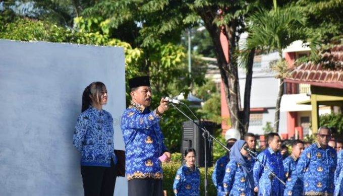 Foto. Penjabat Wali Kota Kupang, George M. Hadjoh Minta ASN dan PTT Tegakan Disiplin Kerja.