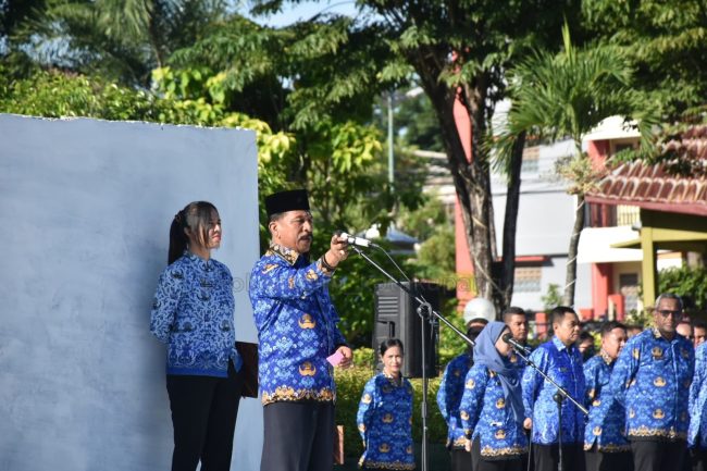 Foto. Penjabat Wali Kota Kupang, George M. Hadjoh Minta ASN dan PTT Tegakan Disiplin Kerja.