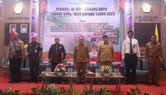 Foto. Buka Musrenbang RKPD Tahun 2024, Bupati Kupang Korinus Masneno Pastikan Turunkan Angka Kemiskinan.