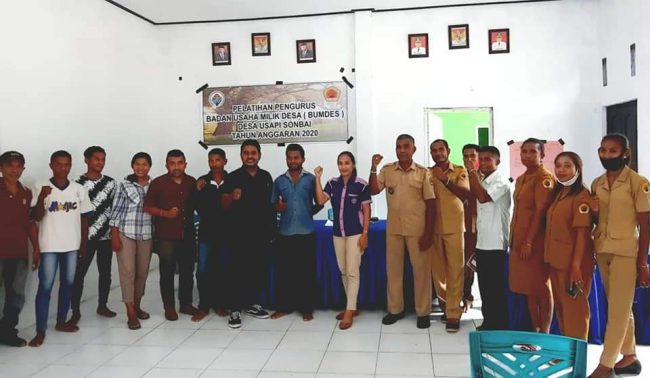 Foto. Tingkatkan Kapasitas SDM Pengelola BUMDes, Dosen PNK Beri Pelatihan di Desa Usapisonbai, Kecamatan Nekamese, Kabupaten Kupang.