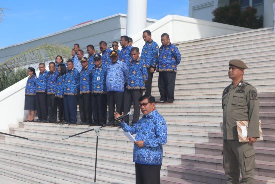 Foto. Wakil Bupati Kupang, Jerry Manafe minta seluruh Aparatur Sipil Negara (ASN) di lingkup Pemerintahan Kabupaten Kupang dalam bekerja selalu menjaga kekompakan dalam tim kerja.