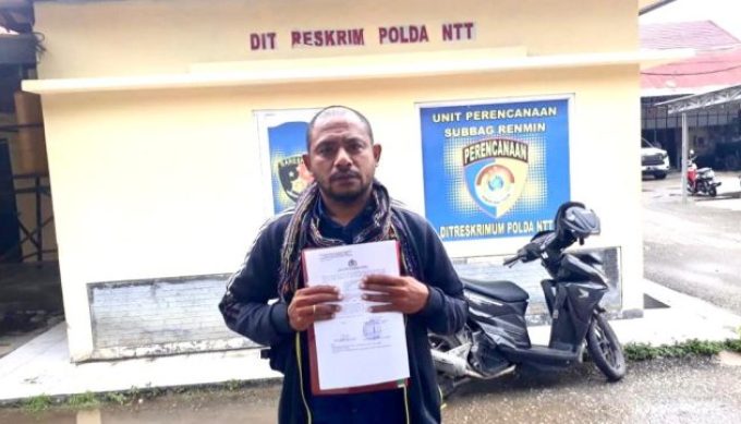 Foto. Cemarkan nama baik keluarga besar Bani dan Ora, Pendeta GMIT Yefta Henderonikus Bani, S.Th, resmi melaporkan akun Facebook atas nama Imelda Vintus Kapitan ke Polda NTT.